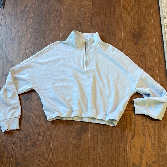 Garage Women’s Blue Cropped Sweatshirt Size Large - Picture 1 of 5